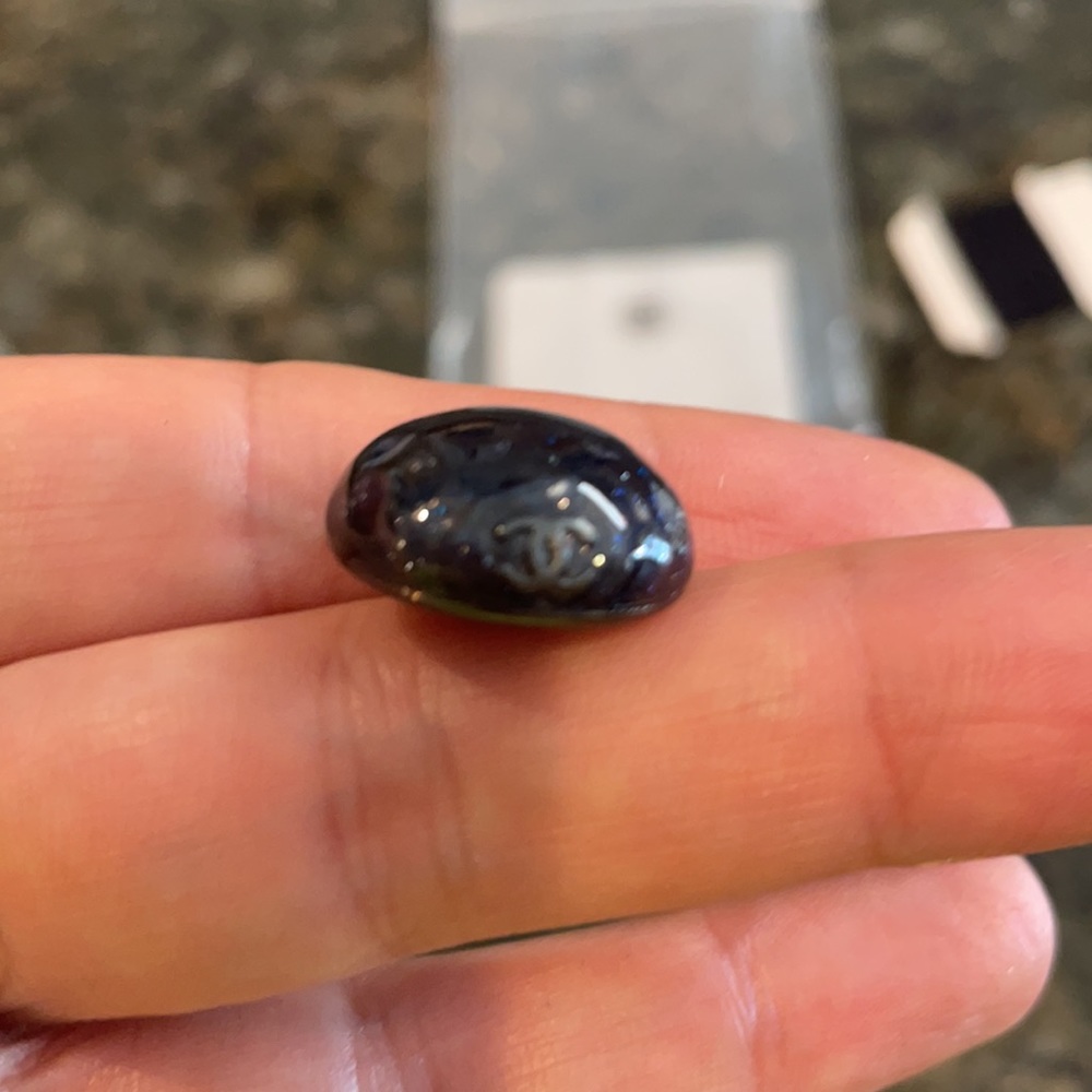 Chanel Button - Picture 5 of 5